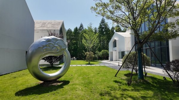 纯旭配资 吴彦祖当“村民”的这个村庄，解决了电影版权和衍生品开发问题