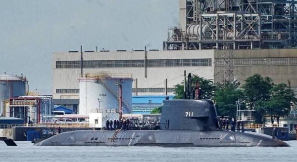 联美配资 海鲲号潜艇首次海试，艇体外壳坑坑洼洼，媒体担心下潜就上不来了