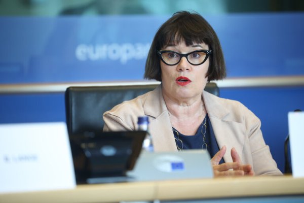 牛股堂 离谱! 涉华汇报, 欧盟官员竟用“臭鱼”一词扭曲中方政策