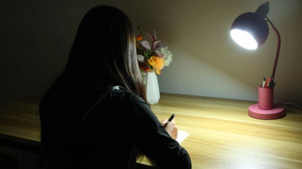 宏粤配资 女性这4个习惯，可能会“耗干”你的阳气，再喜欢也要改掉